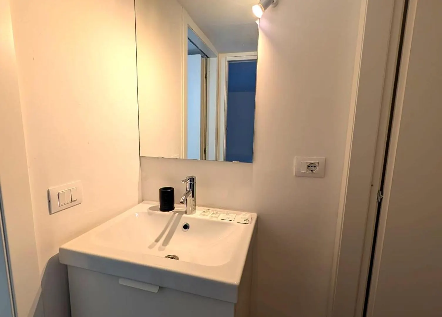 Hbhall Navigli 5 Apartment Milan 0*,  Italie